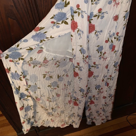 NWT American eagle floral jumpsuit with slits on each leg - Picture 4 of 16